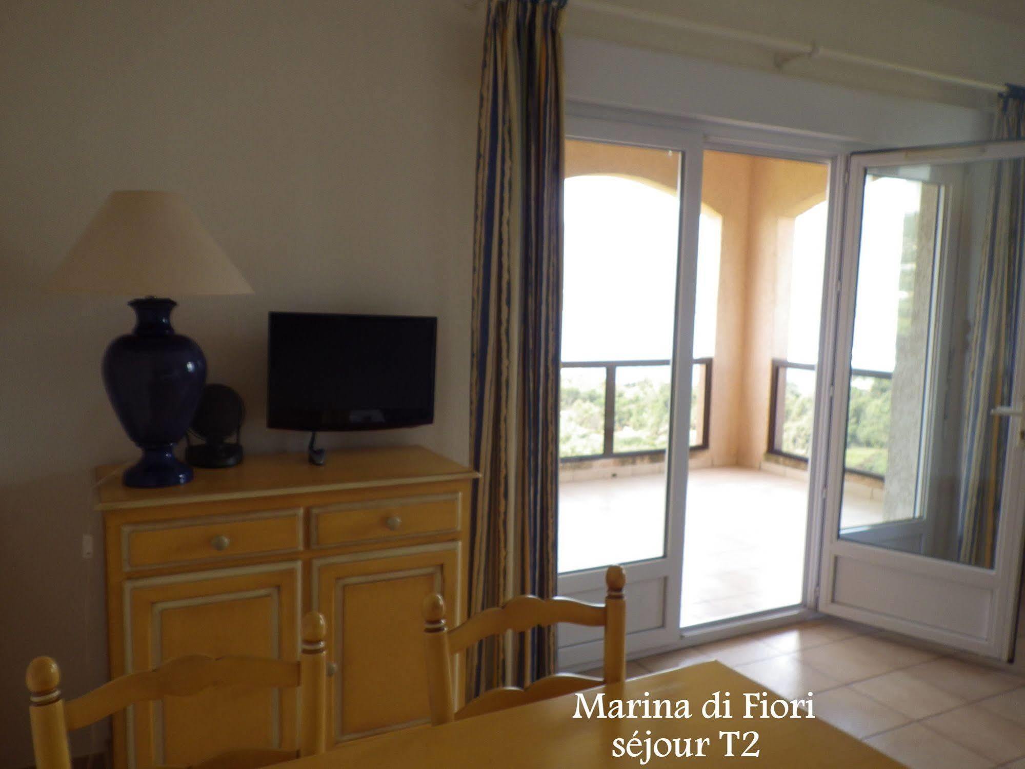 Marina Di Fiori Apartment โพรพริอาโน ภายนอก รูปภาพ